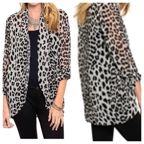 ‼️SALE‼️Pretty Animal Print Pull Over - Picture 2 of 3