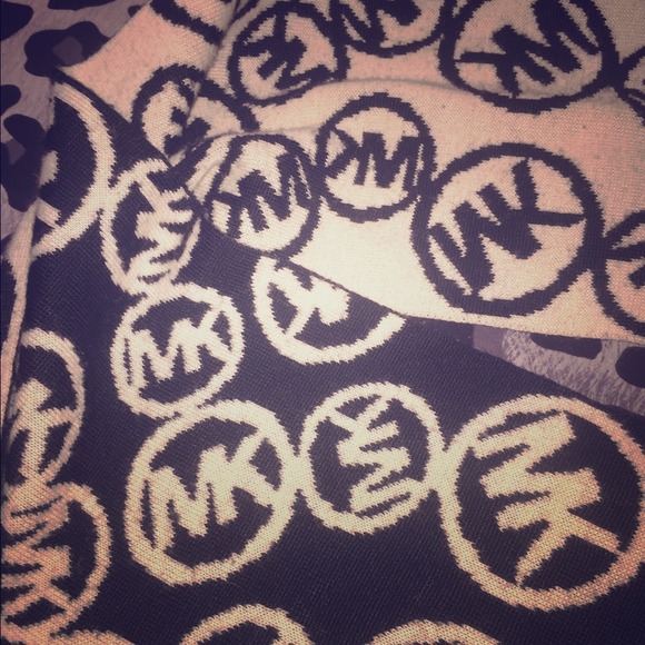 New Michael kors long scarf