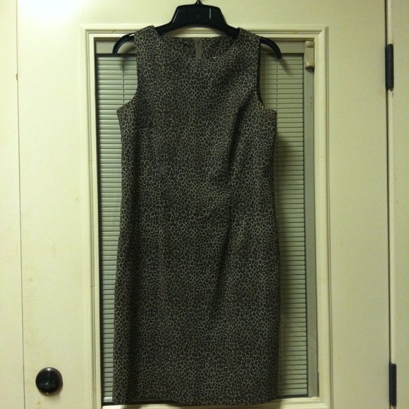 AGB PETITE ANIMAL PRINT DRESS!!