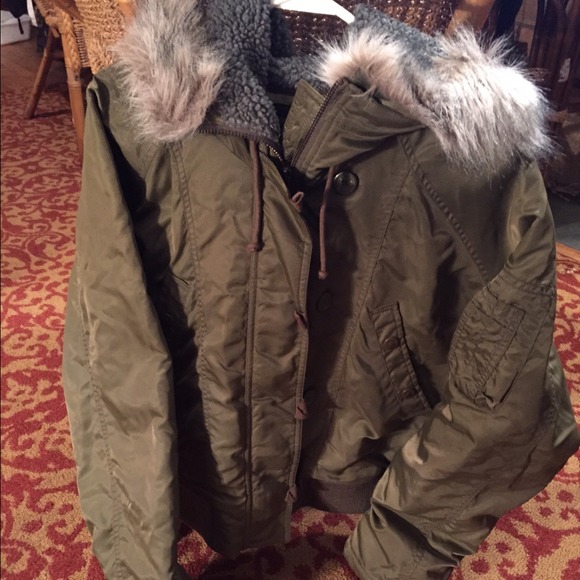 Olive green American Eagle Crop Coat w/fur hood