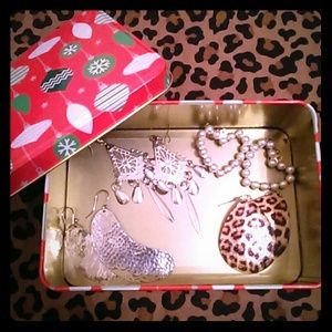 4 pairs of dangle earrings and Christmas case