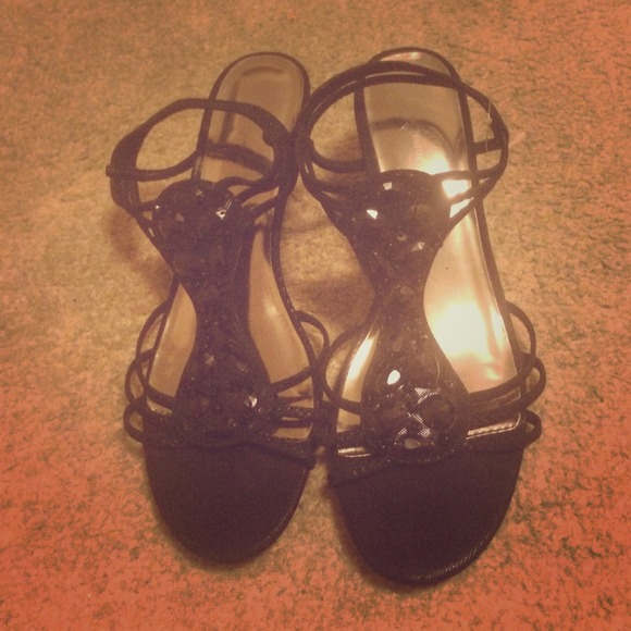 Black Formal Low Heels - Picture 1 of 4