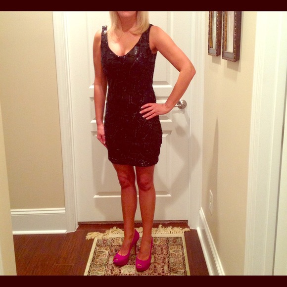 🎉Host Pick🎉 ✨bebe black sequins cocktail dress✨