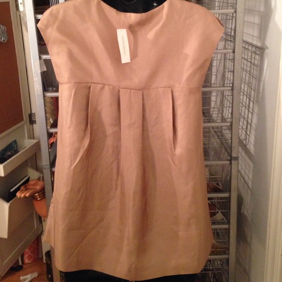 NWT XS Banana Republic Silk Taupe bow top - Picture 2 of 4