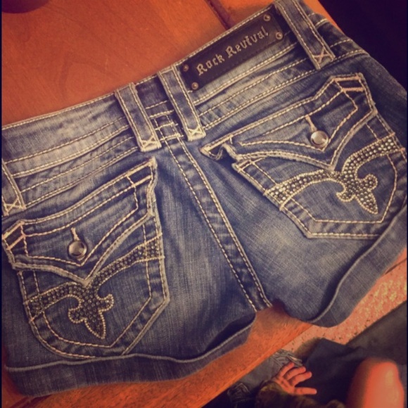 Rock revival size 25 bling Jean shorts