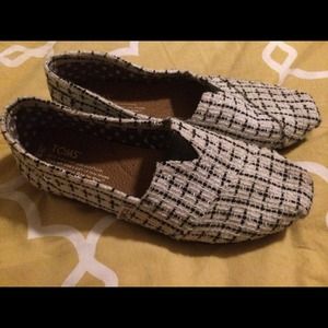 Toms! BRAND NEW