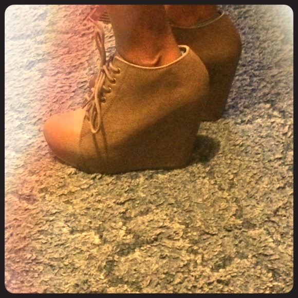 Tan wedge booties⁉️