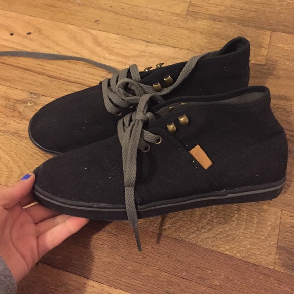All black low top vans