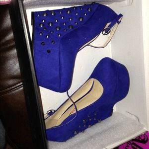 Blue studded wedges