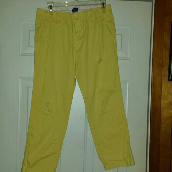American Eagle pale yellow capris