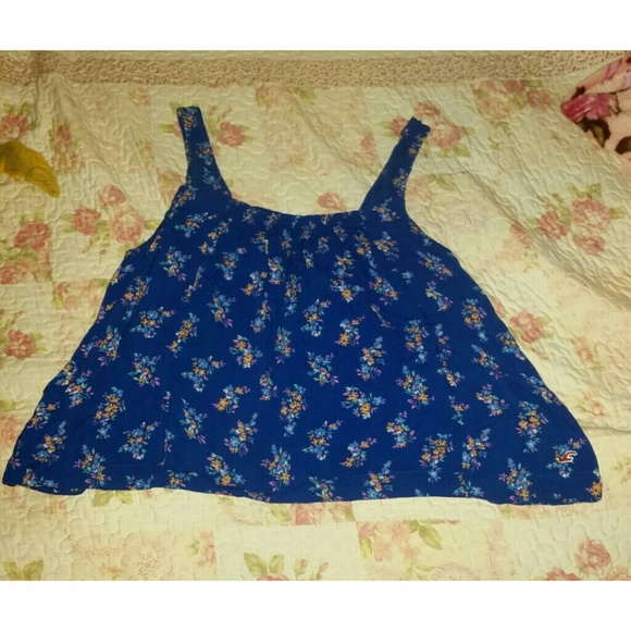 Hollister top