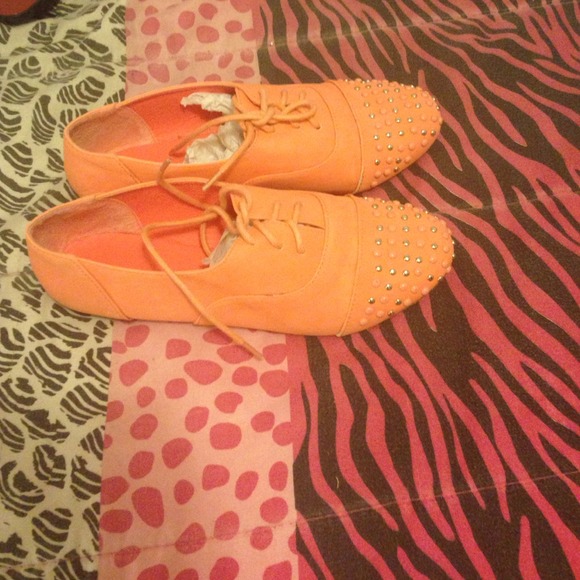 Shoes - Picture 2 of 3
