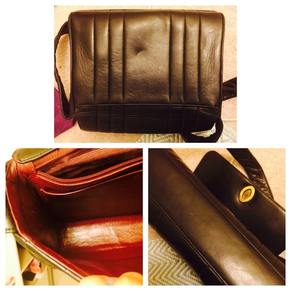 β¬οΈ REDUCED ππΈVintage Chanel purse ππβ¨ππΈ - Picture 4 of 4