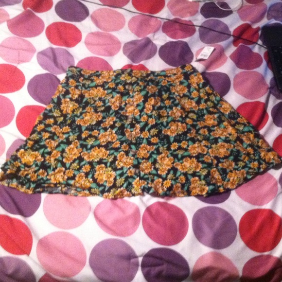 MUST HAVE summer floral skirt