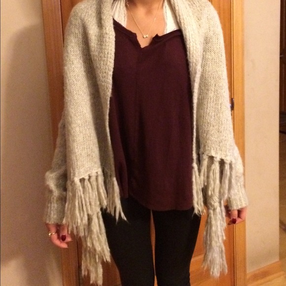 Neutral clolor sleeved fringed sweater -Kirra-sz S - Picture 3 of 4