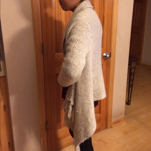 Neutral clolor sleeved fringed sweater -Kirra-sz S - Picture 4 of 4