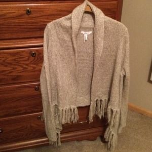 Neutral clolor sleeved fringed sweater -Kirra-sz S