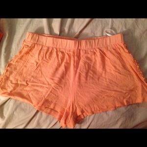 Peach and daisy , Cotton shorts .