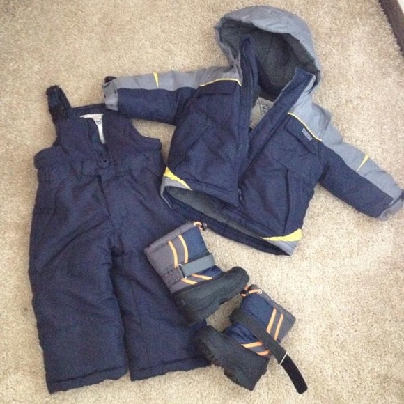 Jacket+snowsuit size 18mos. And snow boots size 5