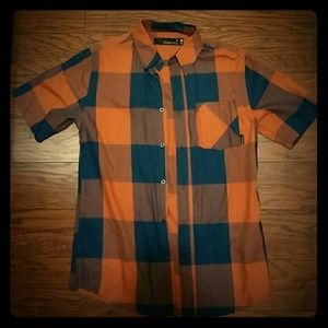 Emerica collar shirt. 100% cotton.