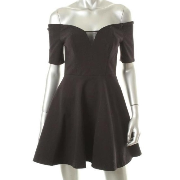 Guess Dresses & Skirts - GUESS Black off shoulder baradot sleeve dress mesh