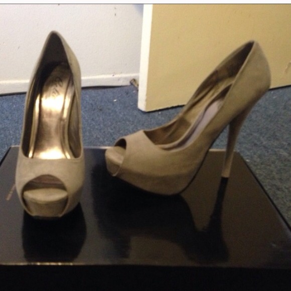 Brand new. Never worn.