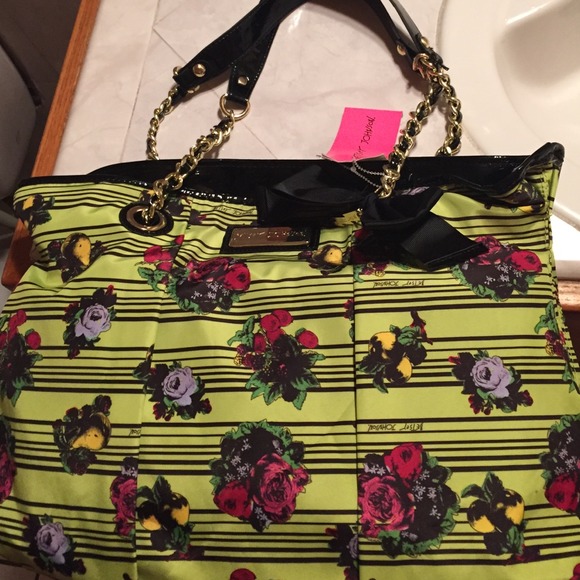 I'm selling a betsey Johnson bag. I will trade