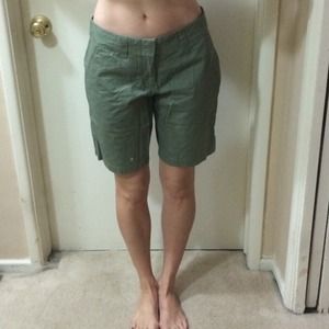 Tommy Hilfiger Chino Shorts in Olive Green sz 2