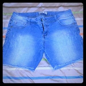 L.e.i. shorts size 9