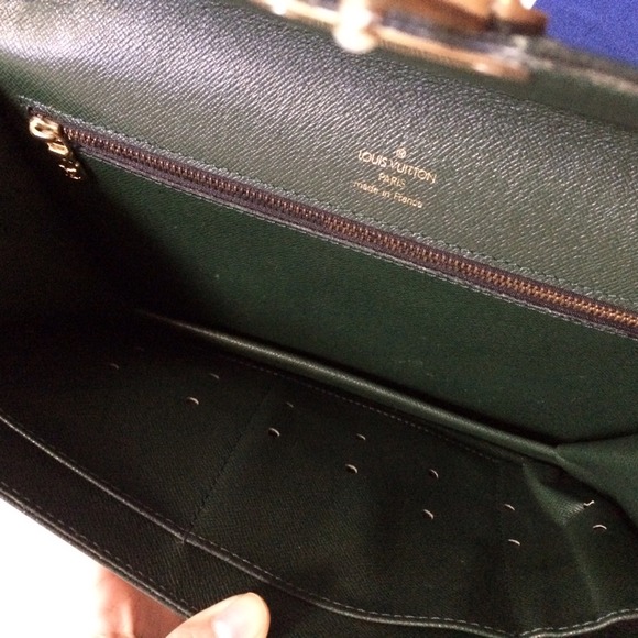 🎉REDUCED Louis Vuitton green clutch - Picture 3 of 4