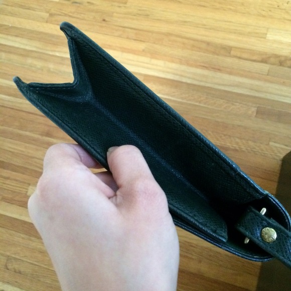 🎉REDUCED Louis Vuitton green clutch - Picture 4 of 4