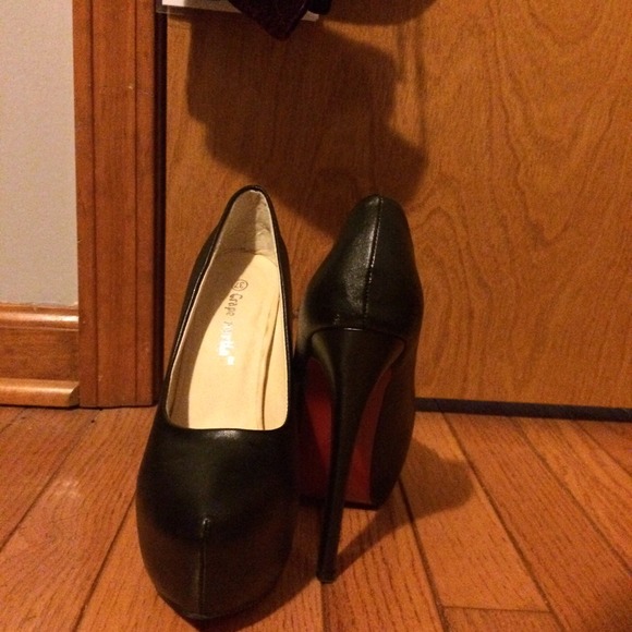 Black red bottom pumps