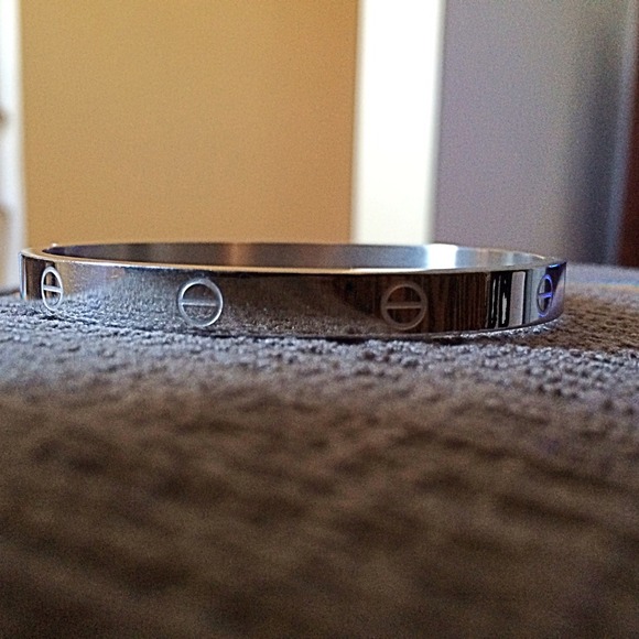 Jewelry - Silver Love Bangle