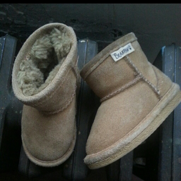 Baby girl bearpaw boots size 5