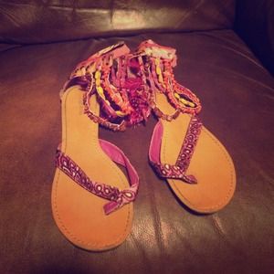 Cute pink sandals!