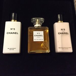 Chanel No. 5 perfume gift set