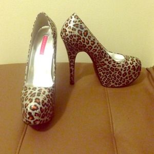 Bordello leopard print heels. Worn once!