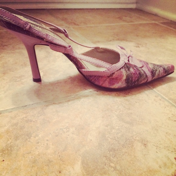 WILD ROSE FAUX CROCODILE LAVENDER SLINGBACKS - Picture 3 of 3