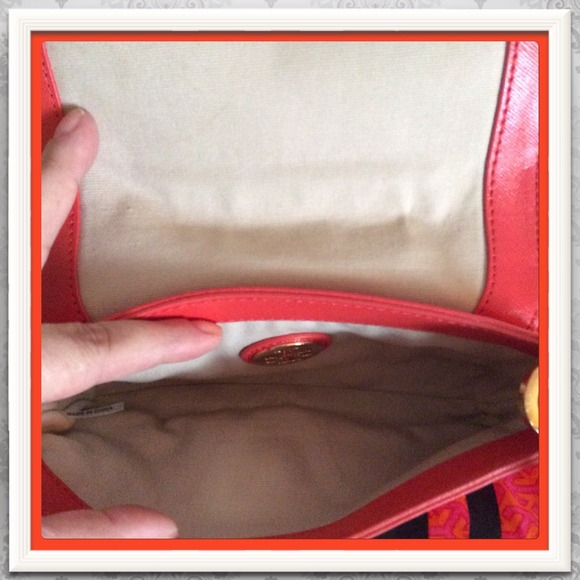 TORY BURCH SAFFIANO LEATHER CROSS BODY - Picture 4 of 4