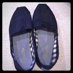 Very gently used women's size 8.5 navy TOMS.