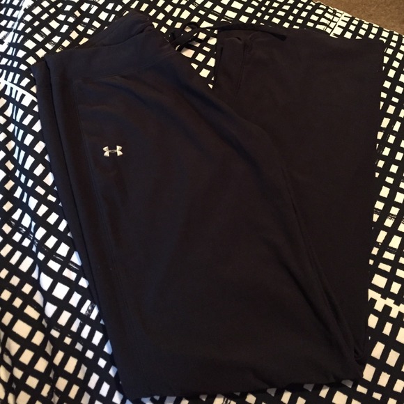Under Armour black heat gear pants