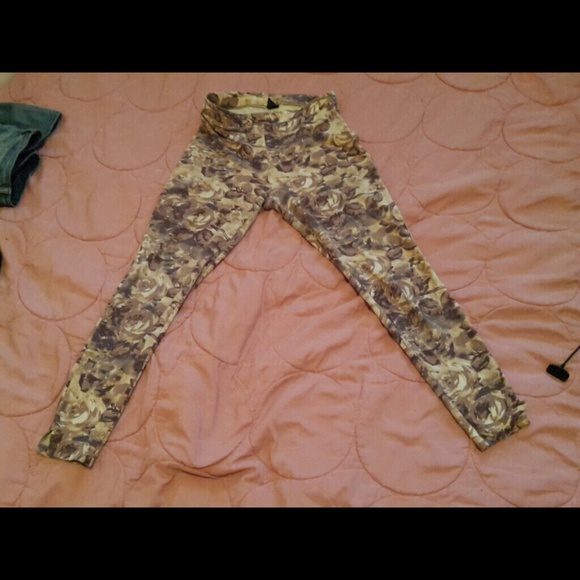 HUE Pants - HUE Hi Rise Leggings!! Holiday sale!!