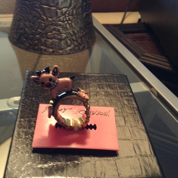 Betsey Johnson piggy stretch ring
