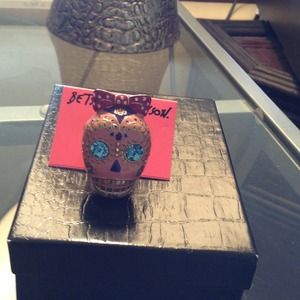 Betsey Johnson skull stretch ring