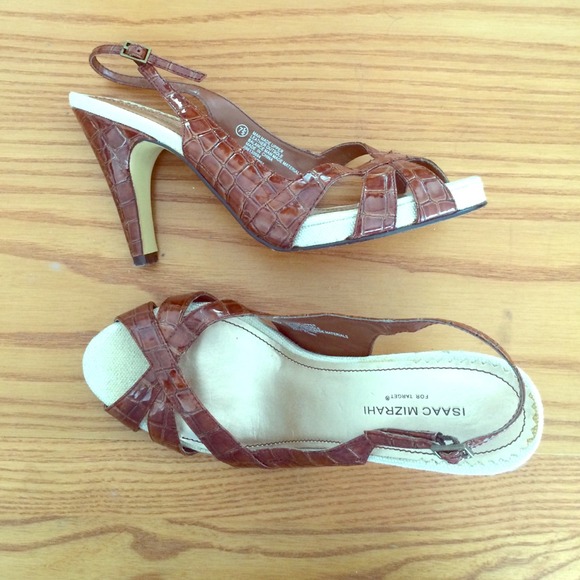Brown patent leather Isaac Mizrahi sandals heels