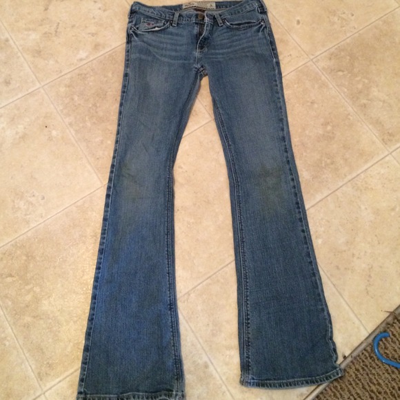 3 short Hollister jeans. Califlare