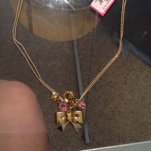 Betsey Johnson bow necklace Nwts