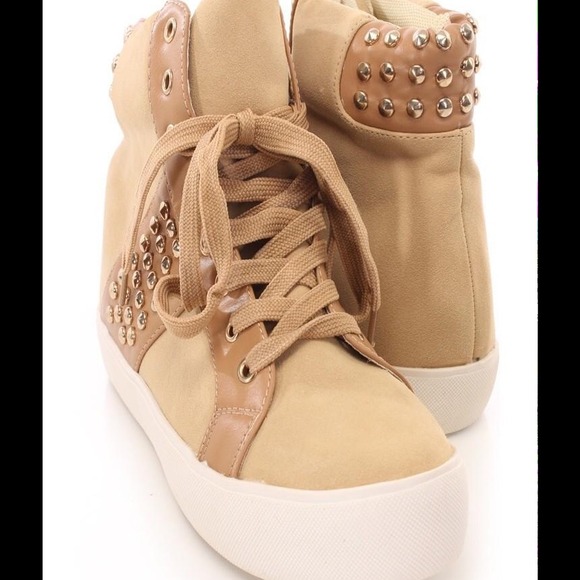 LACE UP PLATFORM SNEAKERS WITH STUDS- HOT ITEM - Picture 1 of 4