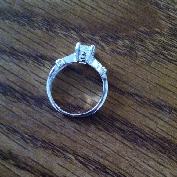 Engagement ring SALE - Picture 3 of 4