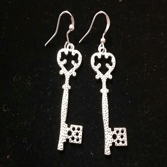 Key Earrings - Picture 1 of 2